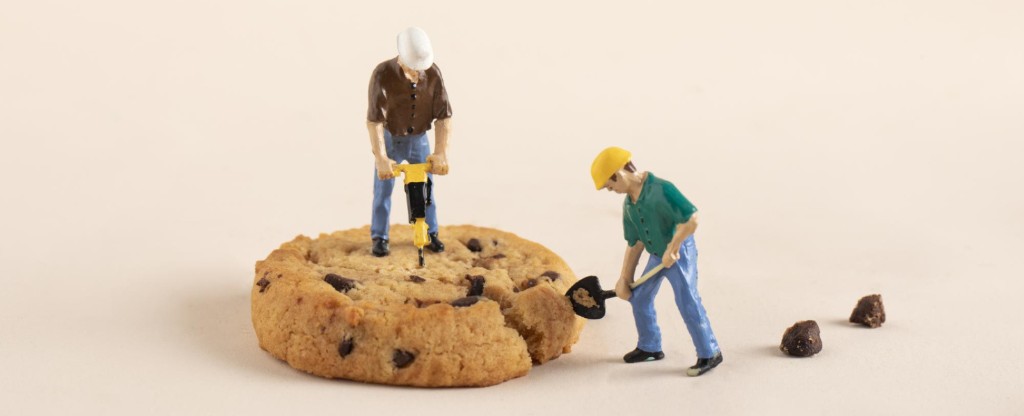 Figuritas construyendo un bocadito: el microlearning parte el contenido en piezas manejables